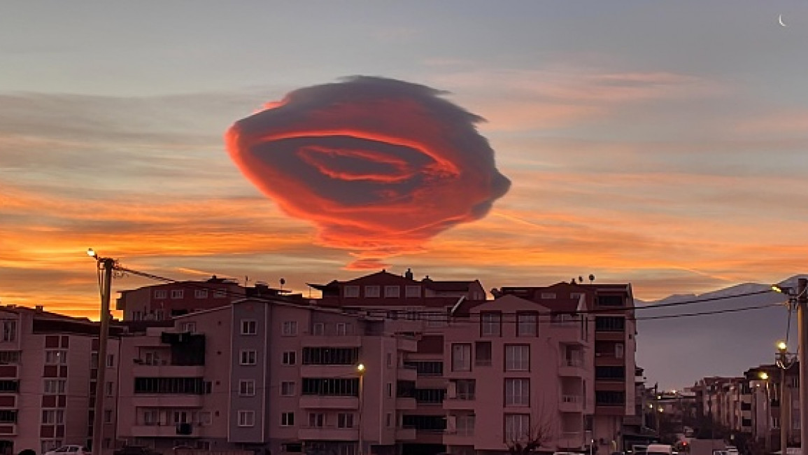 Awan Aneh Yang Mengejutkan Penduduk Di Bursa Turki 'Bukan UFO'